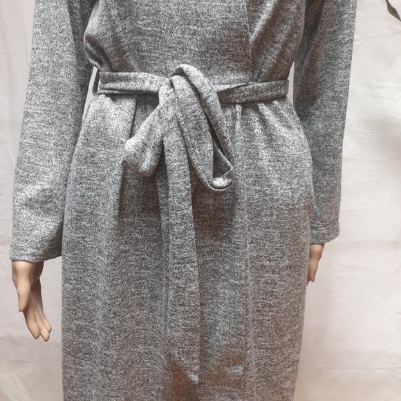 Wrap dress. - Picture 3 of 5